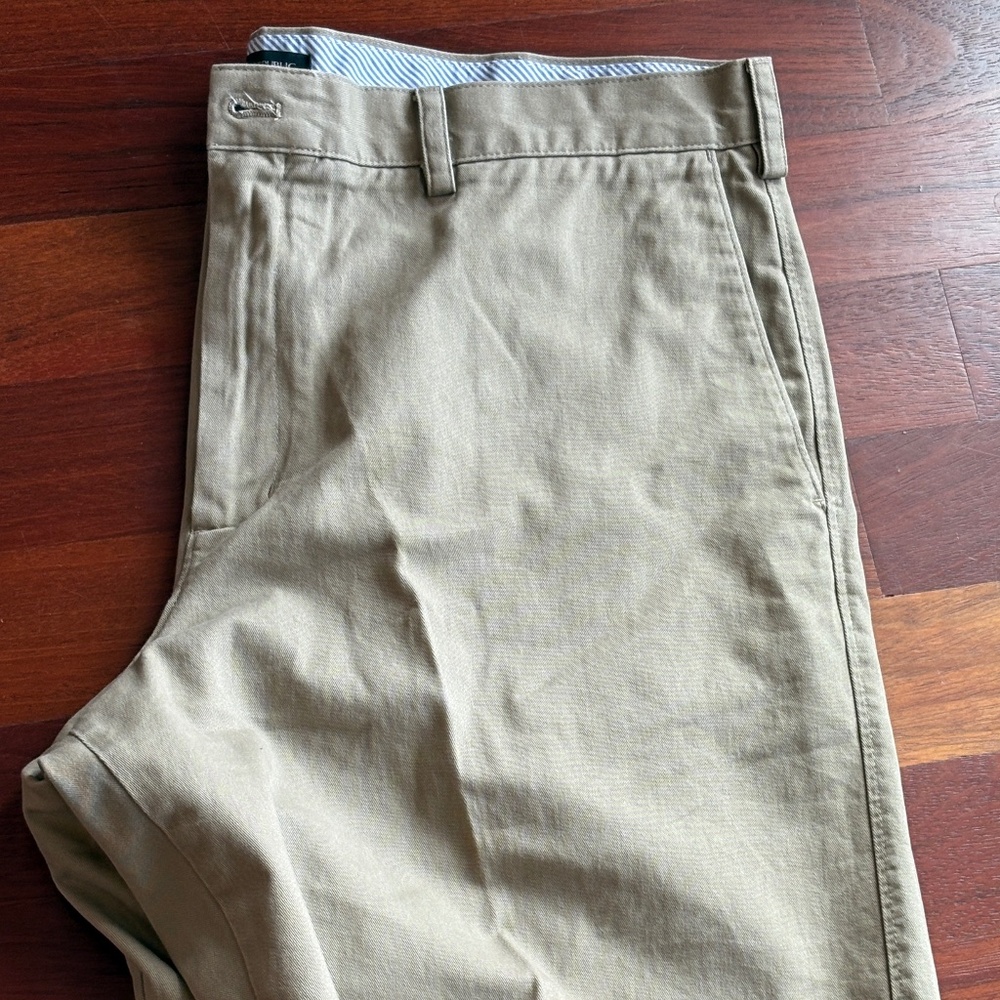 Banana Republic Cotton Khaki Chino Flat Front Shorts - size 40